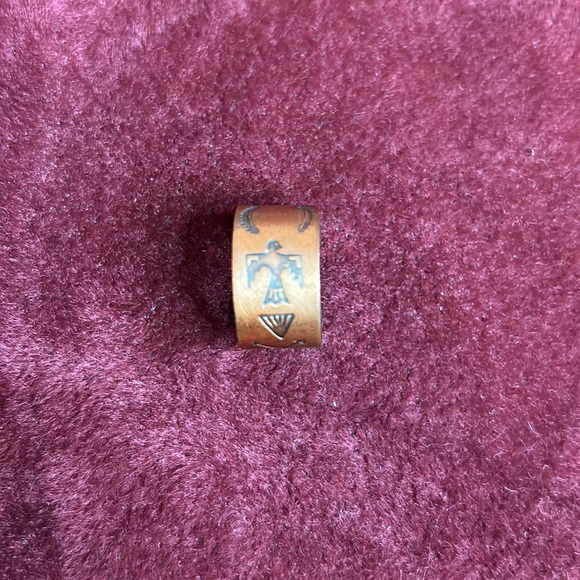 VINTAGE 1970’s NATIVE AMERICAN THUNDERBIRD COPPER RING - Picture 3 of 3